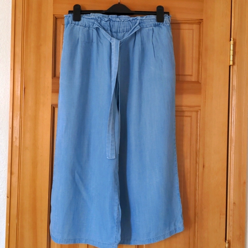 Cropped Soft blue trousers
